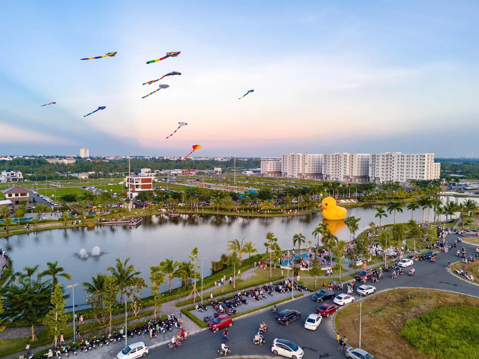 Sự kiện sôi động bên hồ cảnh quan