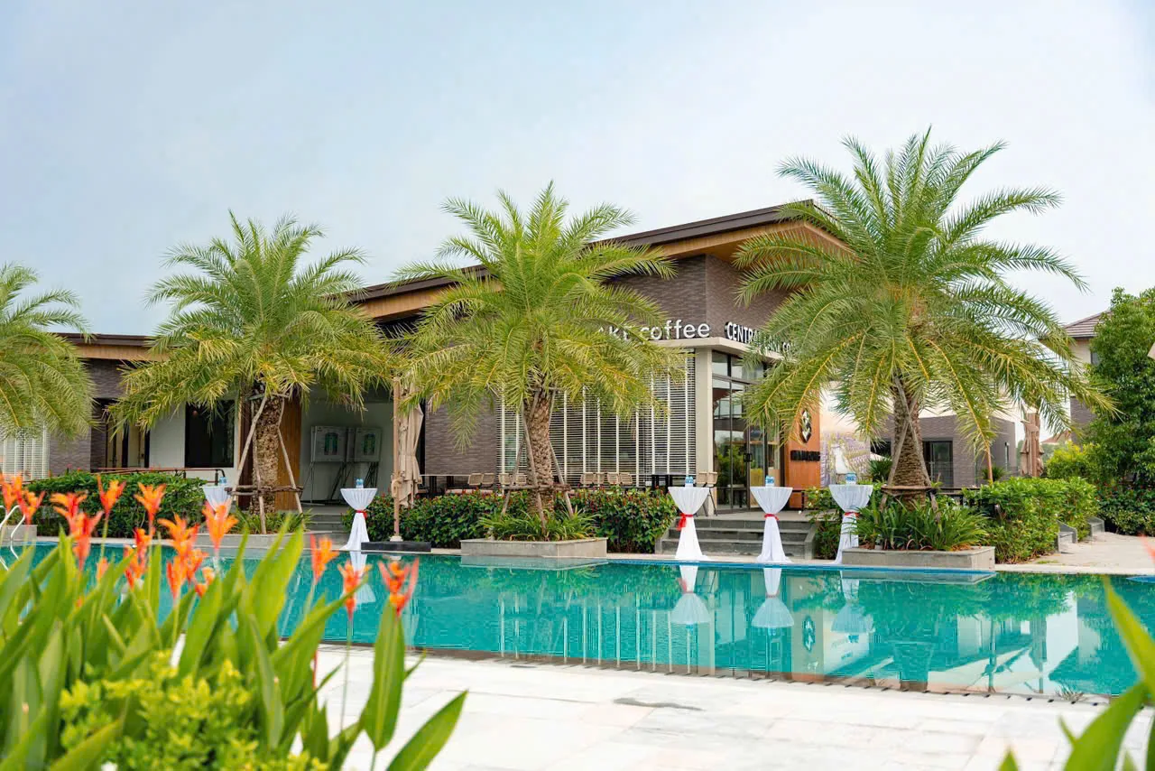 Clubhouse & hồ bơi nội khu